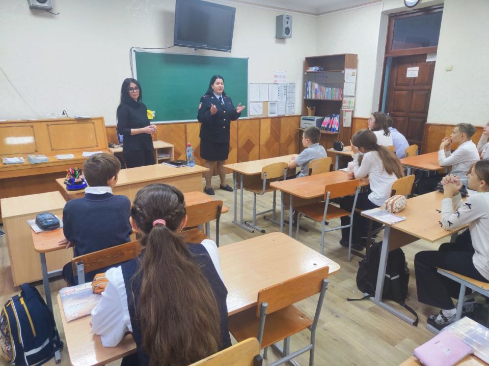 Севастопольские полицейские напомнили школьникам о важности законопослушного поведения