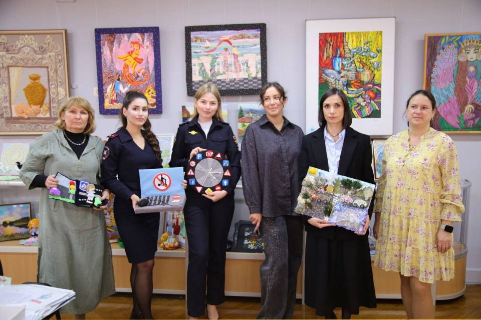 Сотрудники управления Госавтоинспекции Крыма приняли участие в конкурсе детского творчества "Дорога глазами детей"