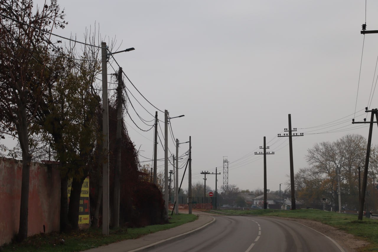 Специалисты предприятия «Горсвет-Керчь» тестируют новую линию уличного освещения вдоль ул. Мирошника в районе городского кладбища Специалисты предприятия «Горсвет-Керчь» тестируют новую линию уличного освещения вдоль ул. Мирошника в районе городского кладбища