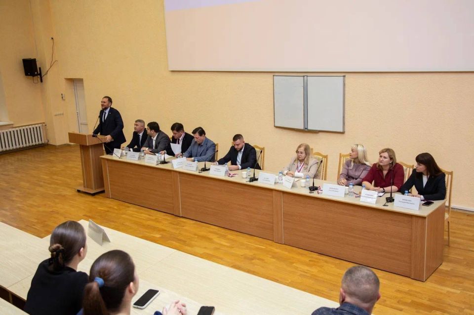 Кирилл Чебышев: Сегодня принял участие во II Международной научно-практической конференции «Перспективные направления развития государственного и муниципального управления», которая прошла в Институте экономики и управления... Кирилл Чебышев: Сегодня принял участие во II Международной научно-практической конференции «Перспективные направления развития государственного и муниципального управления», которая прошла в Институте экономики и управления...