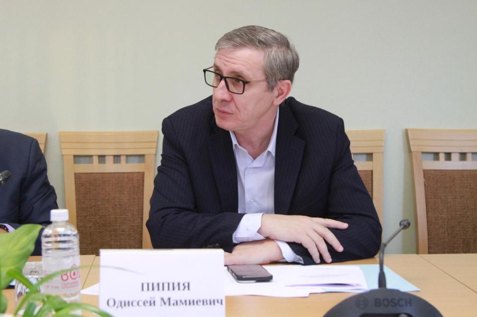 Одиссей Пипия и Борис Левин приняли участие в заседании комитета Госсовета, посвящённому формированию бюджета Крыма Одиссей Пипия и Борис Левин приняли участие в заседании комитета Госсовета, посвящённому формированию бюджета Крыма