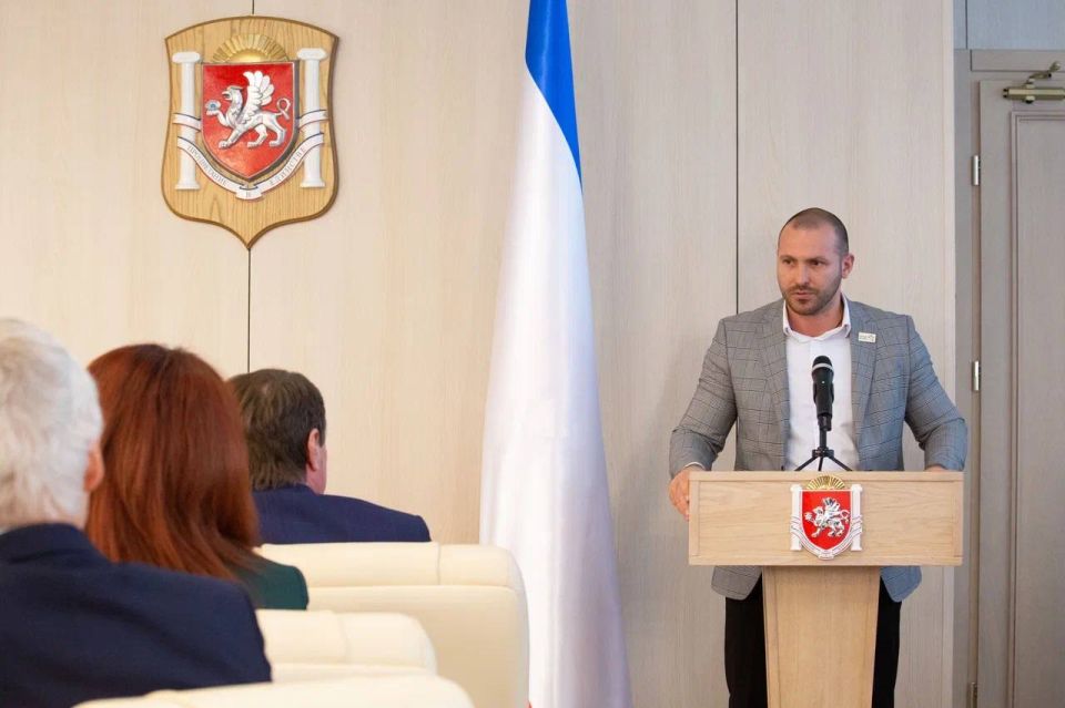Альберт Куршутов: В ходе заседания Президиума Государственного Совета Республики Крым третьего созыва под председательством Владимира Андреевича Константинова представил доклад о ходе реализации региональной кадровой... Альберт Куршутов: В ходе заседания Президиума Государственного Совета Республики Крым третьего созыва под председательством Владимира Андреевича Константинова представил доклад о ходе реализации региональной кадровой...