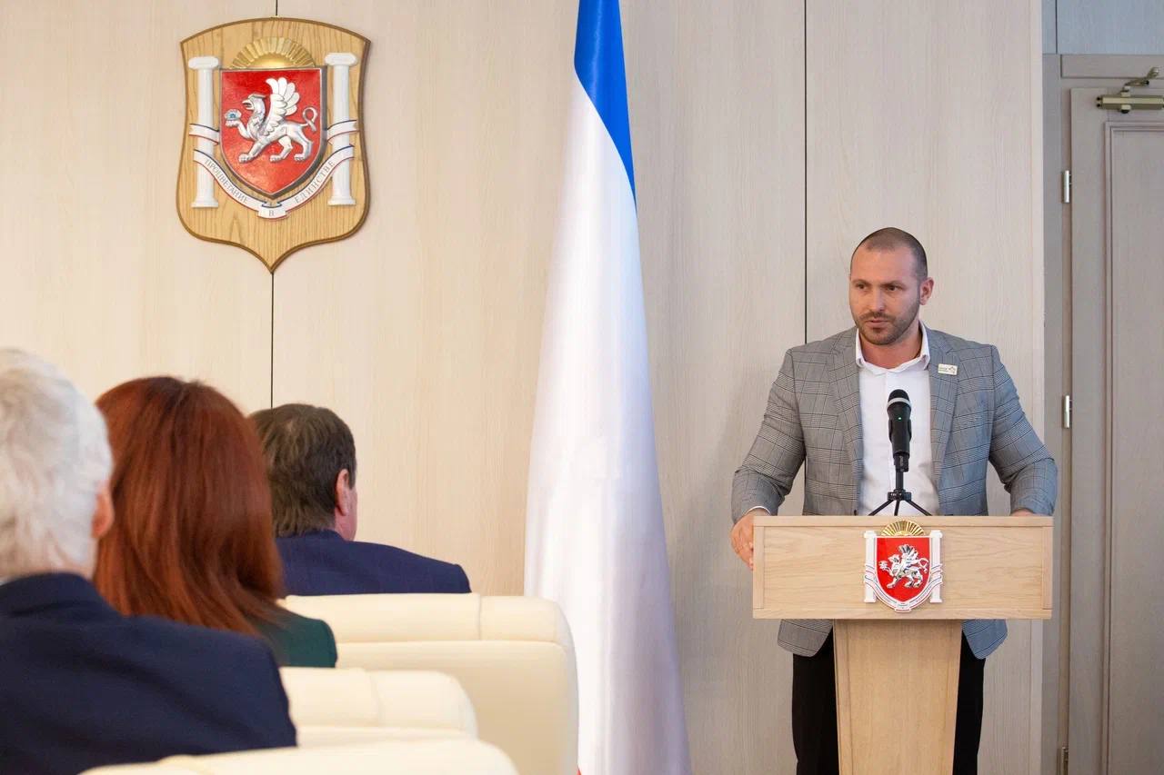 Альберт Куршутов: В ходе заседания Президиума Государственного Совета Республики Крым третьего созыва под председательством Владимира Андреевича Константинова представил доклад о ходе реализации региональной кадровой... Альберт Куршутов: В ходе заседания Президиума Государственного Совета Республики Крым третьего созыва под председательством Владимира Андреевича Константинова представил доклад о ходе реализации региональной кадровой...