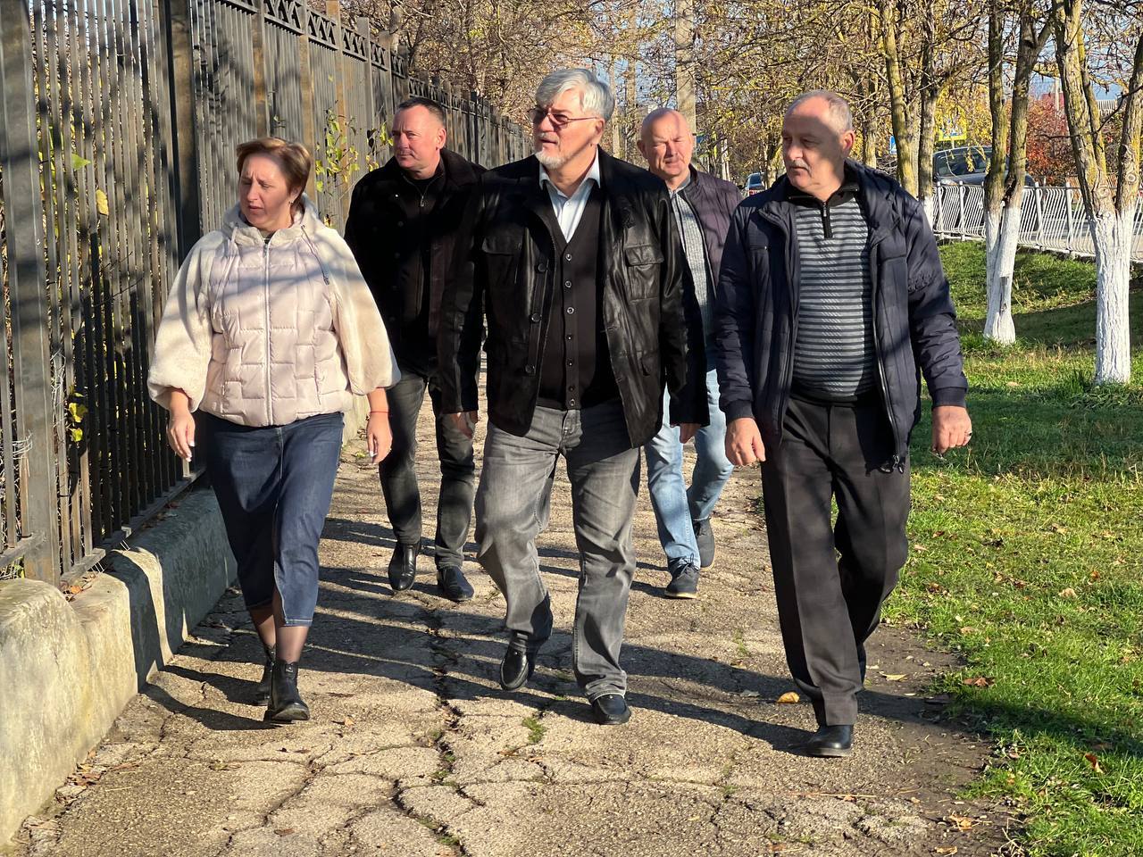 Как проходит установка спортивной площадки для общефизической подготовки по ул. Чапичева, проверил глава администрации Игорь Ивин Как проходит установка спортивной площадки для общефизической подготовки по ул. Чапичева, проверил глава администрации Игорь Ивин