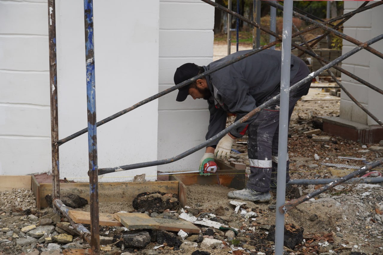 Глава администрации Керчи Олег Каторгин проинспектировал работы по благоустройству Приморского парка Глава администрации Керчи Олег Каторгин проинспектировал работы по благоустройству Приморского парка