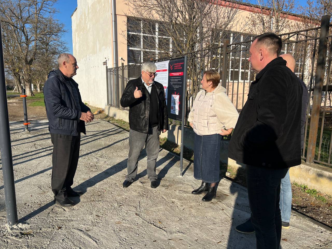 Игорь Ивин: Проверил, как проходит установка спортивной площадки для общефизической подготовки по ул. Чапичева Игорь Ивин: Проверил, как проходит установка спортивной площадки для общефизической подготовки по ул. Чапичева