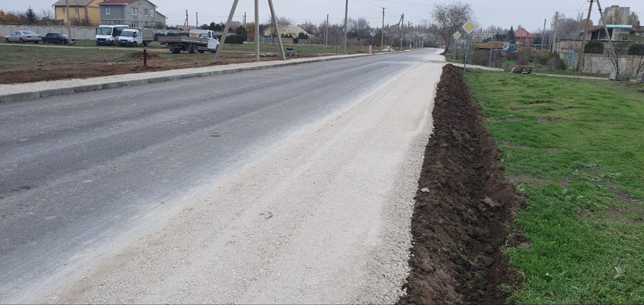 Завершаются работы по ремонту автомобильной дороги межмуниципального значения Армянск – Волошино протяженностью 2,2 км Завершаются работы по ремонту автомобильной дороги межмуниципального значения Армянск – Волошино протяженностью 2,2 км