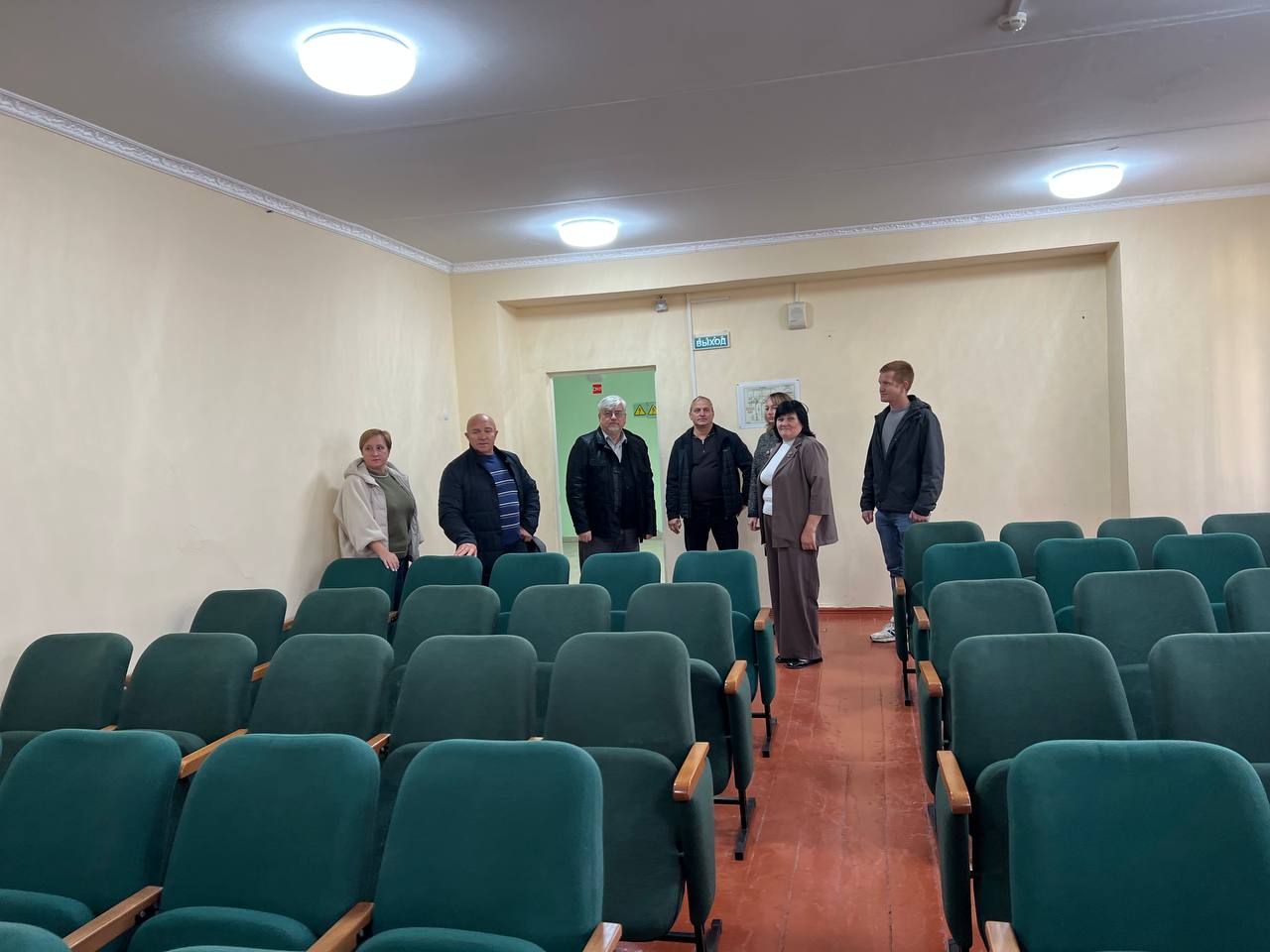 Игорь Ивин: В школе № 7 завершен капитальный ремонт пола и обновлена сцена актового зала Игорь Ивин: В школе № 7 завершен капитальный ремонт пола и обновлена сцена актового зала