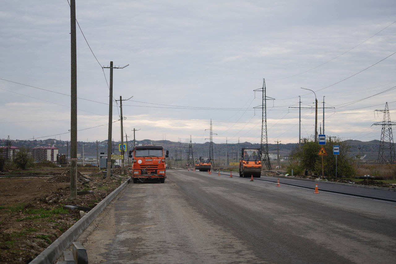 Керченский филиал ГУП РК "Крымавтодор" проводит работы по ремонту дорожного полотна на улицах города Керченский филиал ГУП РК "Крымавтодор" проводит работы по ремонту дорожного полотна на улицах города