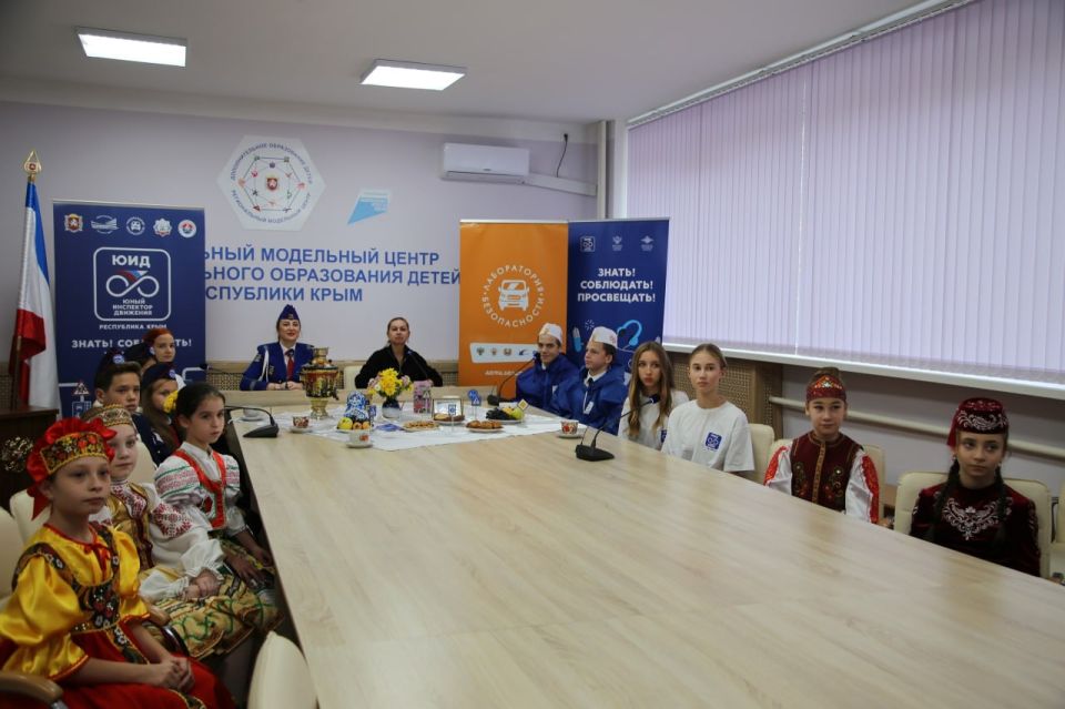 Ресурсный центр по профилактике детского дорожно-транспортного травматизма «Лаборатория безопасности» ГБОУ ДО РК «ДДЮТ» 12 ноября 2025 года провел телемост, посвященный Дню народного единства и безопасности дорожного движения Ресурсный центр по профилактике детского дорожно-транспортного травматизма «Лаборатория безопасности» ГБОУ ДО РК «ДДЮТ» 12 ноября 2025 года провел телемост, посвященный Дню народного единства и безопасности дорожного движения