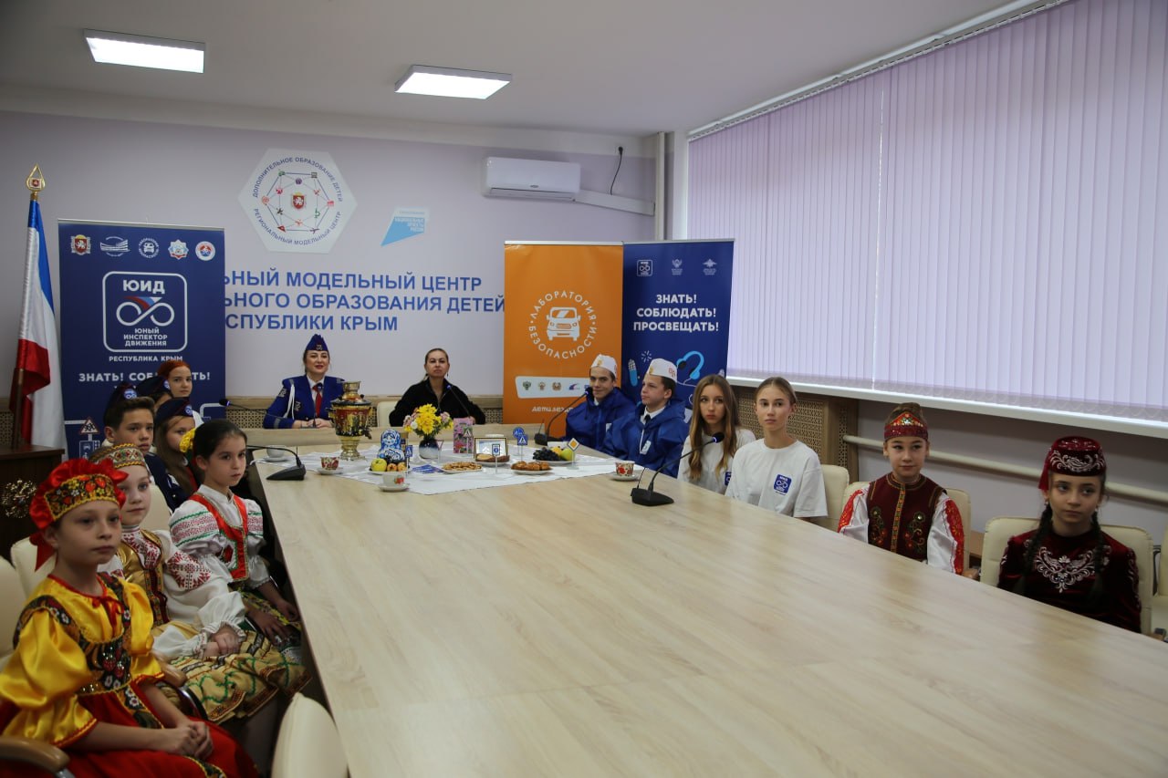 Ресурсный центр по профилактике детского дорожно-транспортного травматизма «Лаборатория безопасности» ГБОУ ДО РК «ДДЮТ» 12 ноября 2025 года провел телемост, посвященный Дню народного единства и безопасности дорожного движения Ресурсный центр по профилактике детского дорожно-транспортного травматизма «Лаборатория безопасности» ГБОУ ДО РК «ДДЮТ» 12 ноября 2025 года провел телемост, посвященный Дню народного единства и безопасности дорожного движения