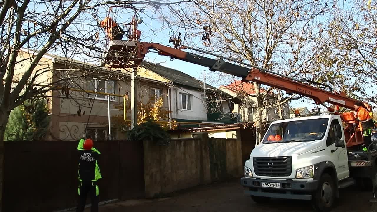 В Симферополе проводятся плановые работы по модернизации и обустройству уличного освещения