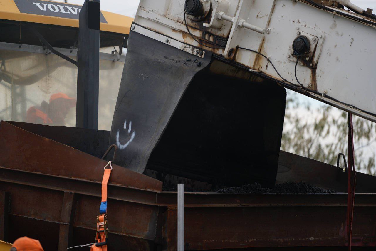 Керченский филиал ГУП РК "Крымавтодор" проводит работы по ремонту дорожного полотна на улицах города Керченский филиал ГУП РК "Крымавтодор" проводит работы по ремонту дорожного полотна на улицах города