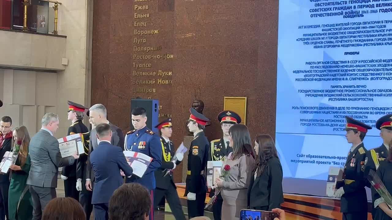 Юрий Нимченко: Принял участие в церемонии награждения победителей и призеров Всероссийского конкурса исследовательских проектов "Без срока давности", Всероссийского фестиваля методических разработок по кинопедагогике "Лента...