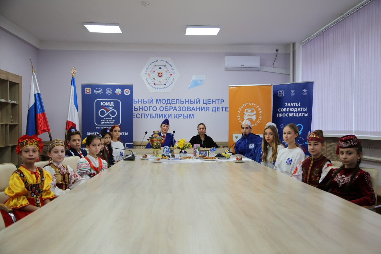 Ресурсный центр по профилактике детского дорожно-транспортного травматизма «Лаборатория безопасности» ГБОУ ДО РК «ДДЮТ» 12 ноября 2025 года провел телемост, посвященный Дню народного единства и безопасности дорожного движения Ресурсный центр по профилактике детского дорожно-транспортного травматизма «Лаборатория безопасности» ГБОУ ДО РК «ДДЮТ» 12 ноября 2025 года провел телемост, посвященный Дню народного единства и безопасности дорожного движения