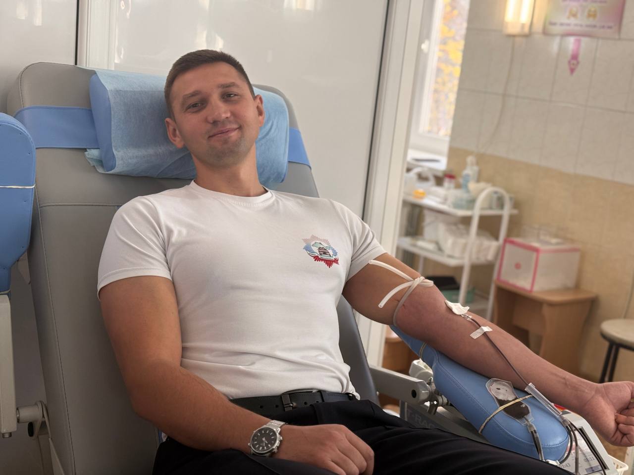 В преддверии Всемирного дня памяти жертв ДТП по всей территории Республики Крым сотрудники Госавтоинспекции сдают кровь для того, чтобы помочь людям, пострадавшим в дорожно-транспортных происшествиях В преддверии Всемирного дня памяти жертв ДТП по всей территории Республики Крым сотрудники Госавтоинспекции сдают кровь для того, чтобы помочь людям, пострадавшим в дорожно-транспортных происшествиях