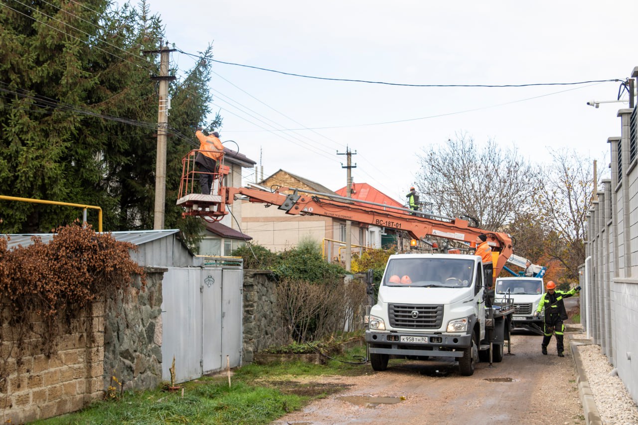 МБУ «Горсвет» продолжают работы по обустройству сетей уличного освещения в Симферополе МБУ «Горсвет» продолжают работы по обустройству сетей уличного освещения в Симферополе