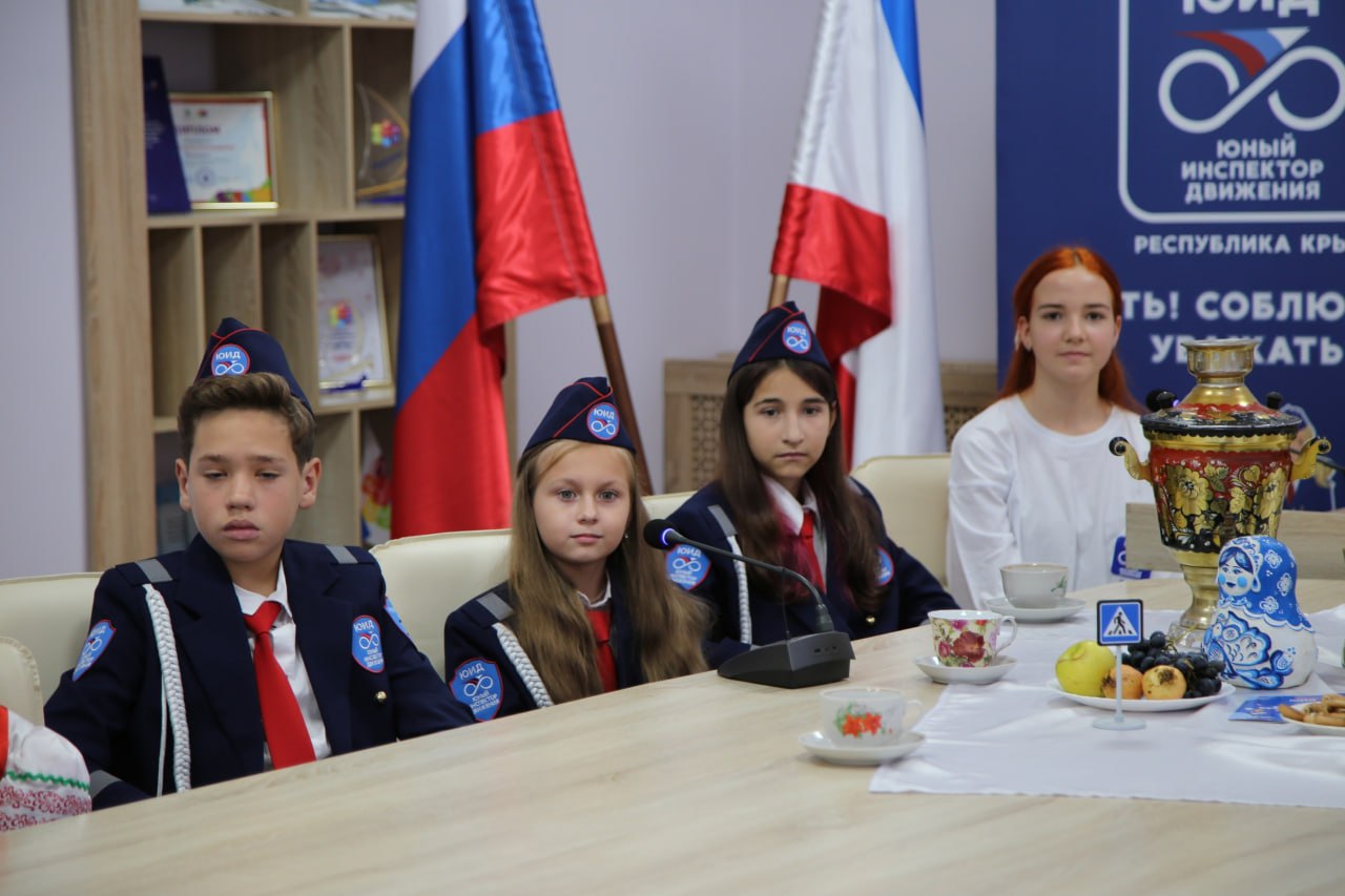 Ресурсный центр по профилактике детского дорожно-транспортного травматизма «Лаборатория безопасности» ГБОУ ДО РК «ДДЮТ» 12 ноября 2025 года провел телемост, посвященный Дню народного единства и безопасности дорожного движения Ресурсный центр по профилактике детского дорожно-транспортного травматизма «Лаборатория безопасности» ГБОУ ДО РК «ДДЮТ» 12 ноября 2025 года провел телемост, посвященный Дню народного единства и безопасности дорожного движения