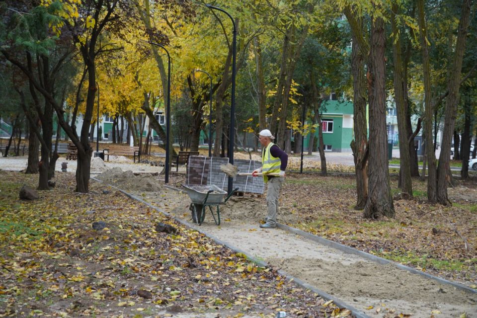 Глава администрации Керчи Олег Каторгин проверил ход работ на пешеходной аллее к школе № 26, ознакомился с текущим состоянием благоустройства Глава администрации Керчи Олег Каторгин проверил ход работ на пешеходной аллее к школе № 26, ознакомился с текущим состоянием благоустройства