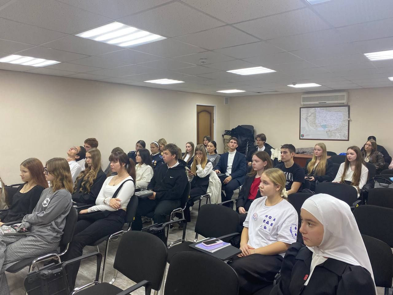 Активисты ученического самоуправления встретились в администрации Сакского района Активисты ученического самоуправления встретились в администрации Сакского района
