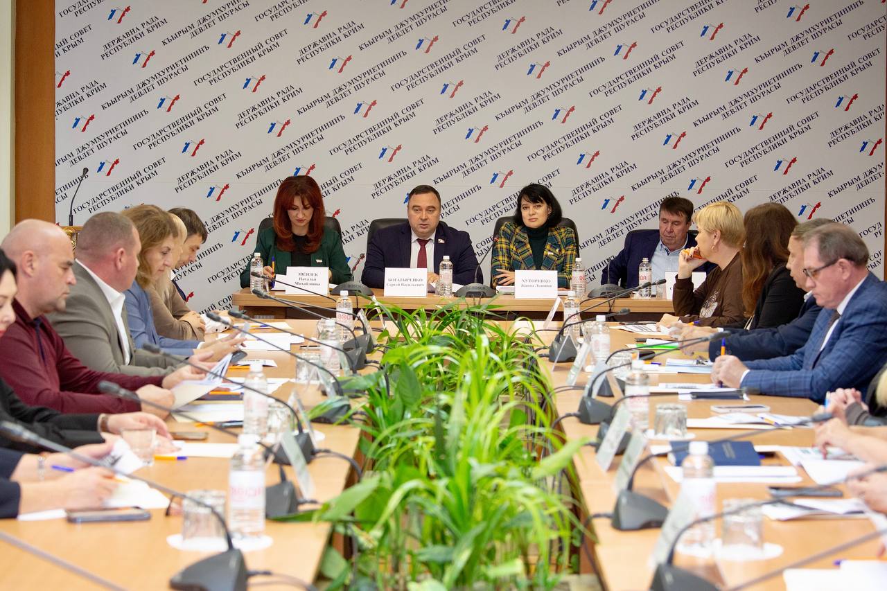 Надежда Краденова приняла участие в обсуждении бюджета Крыма на 2026 год