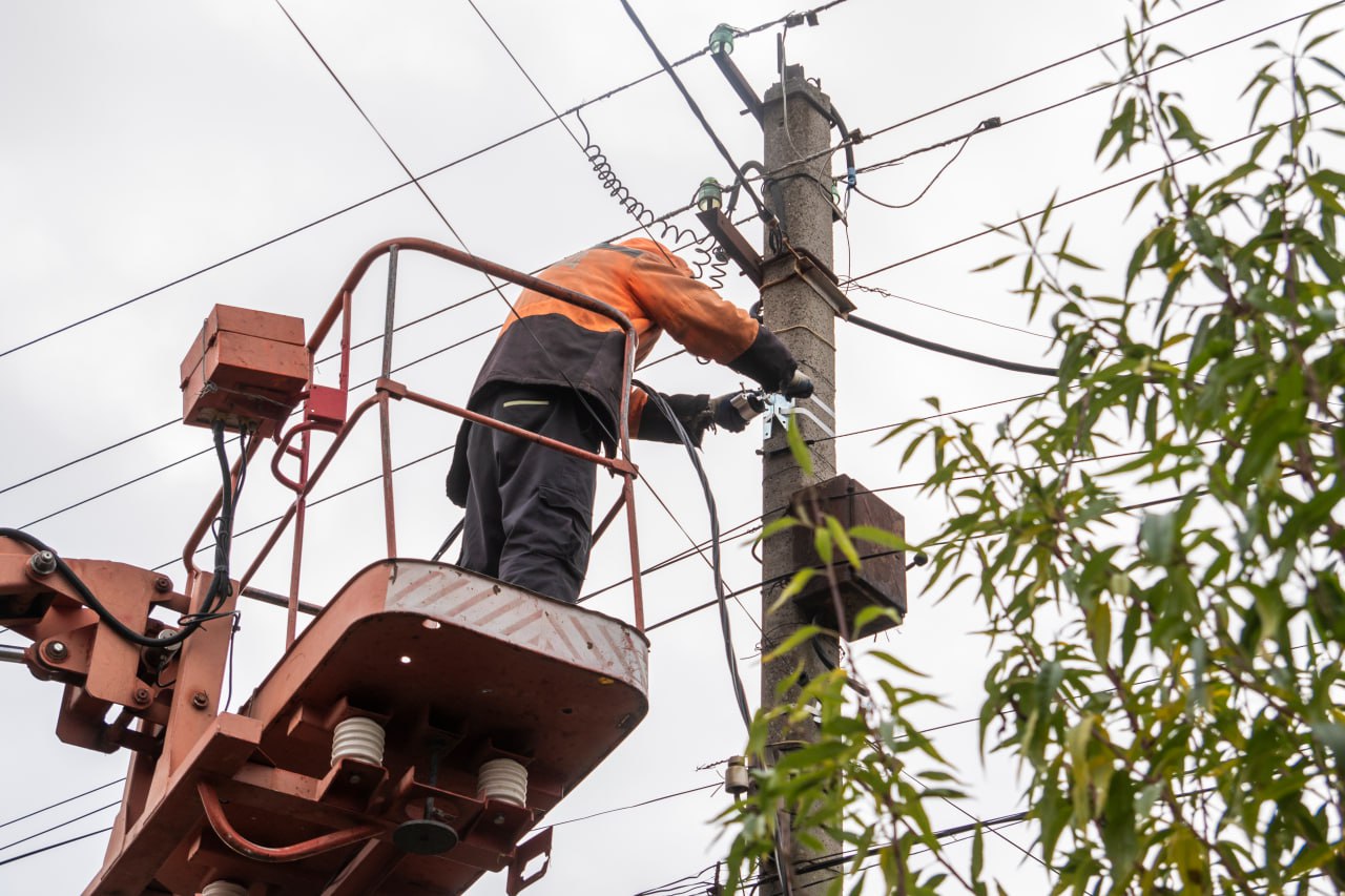 МБУ «Горсвет» продолжают работы по обустройству сетей уличного освещения в Симферополе МБУ «Горсвет» продолжают работы по обустройству сетей уличного освещения в Симферополе