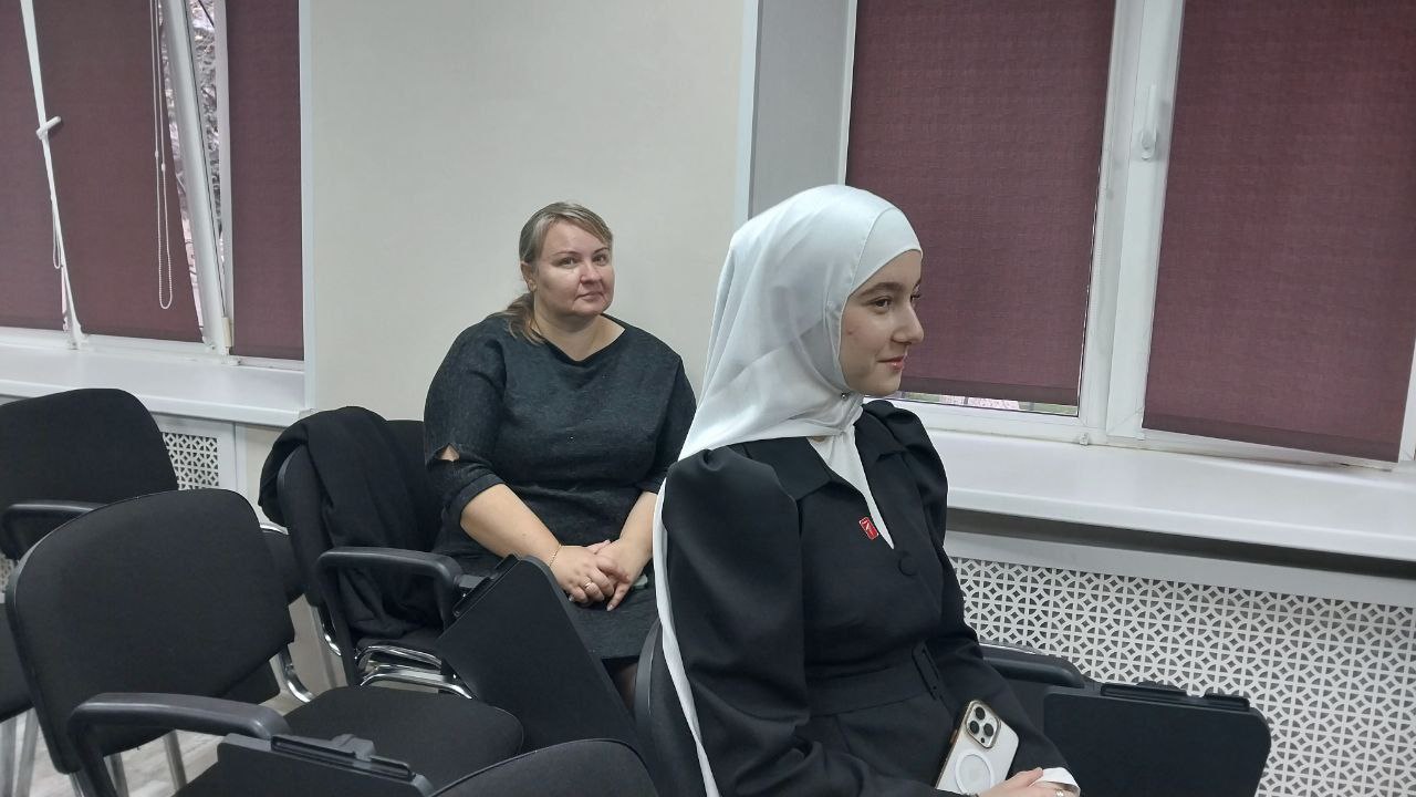 Активисты ученического самоуправления встретились в администрации Сакского района Активисты ученического самоуправления встретились в администрации Сакского района