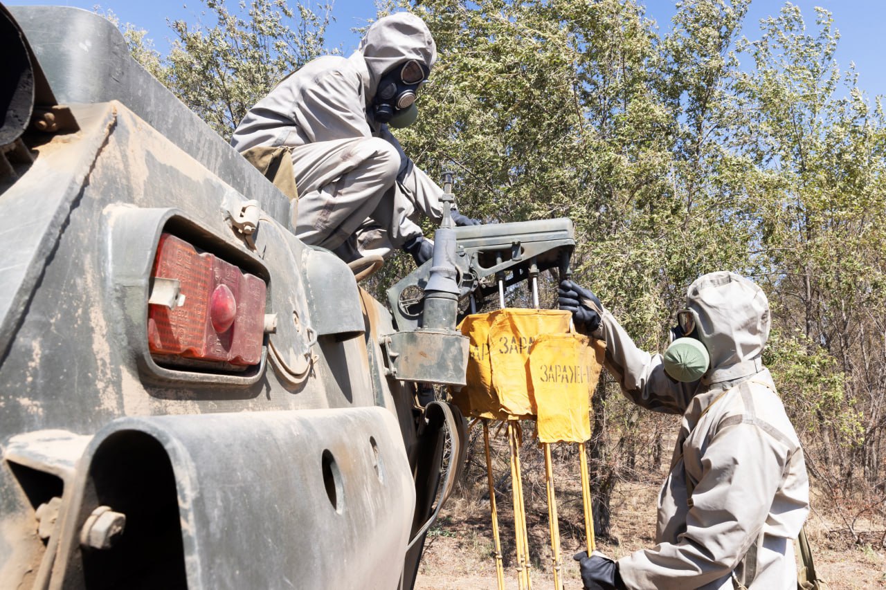 Аксенов поздравил ветеранов войск РХБЗ* с профессиональным праздником Аксенов поздравил ветеранов войск РХБЗ* с профессиональным праздником