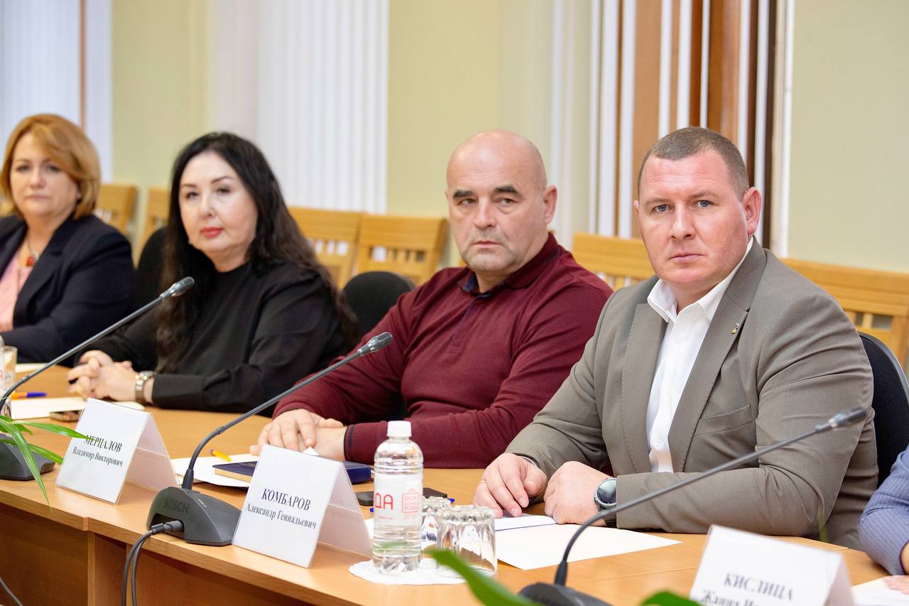 Надежда Краденова приняла участие в обсуждении бюджета Крыма на 2026 год Надежда Краденова приняла участие в обсуждении бюджета Крыма на 2026 год