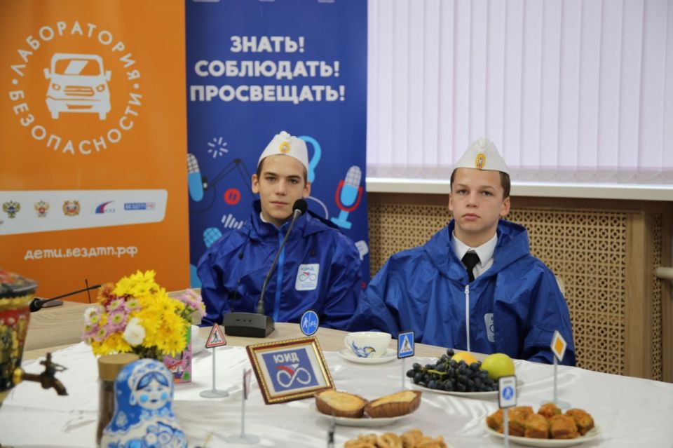 Ресурсный центр по профилактике детского дорожно-транспортного травматизма «Лаборатория безопасности» ГБОУ ДО РК «ДДЮТ» 12 ноября 2025 года провел телемост, посвященный Дню народного единства и безопасности дорожного движения Ресурсный центр по профилактике детского дорожно-транспортного травматизма «Лаборатория безопасности» ГБОУ ДО РК «ДДЮТ» 12 ноября 2025 года провел телемост, посвященный Дню народного единства и безопасности дорожного движения