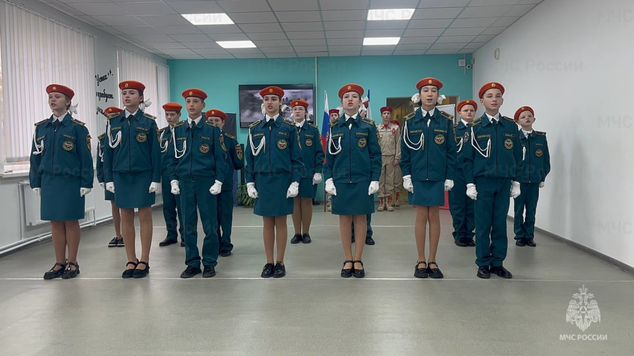 Шестиклассники Крыма стали кадетами пожарно-спасательного профиля Шестиклассники Крыма стали кадетами пожарно-спасательного профиля