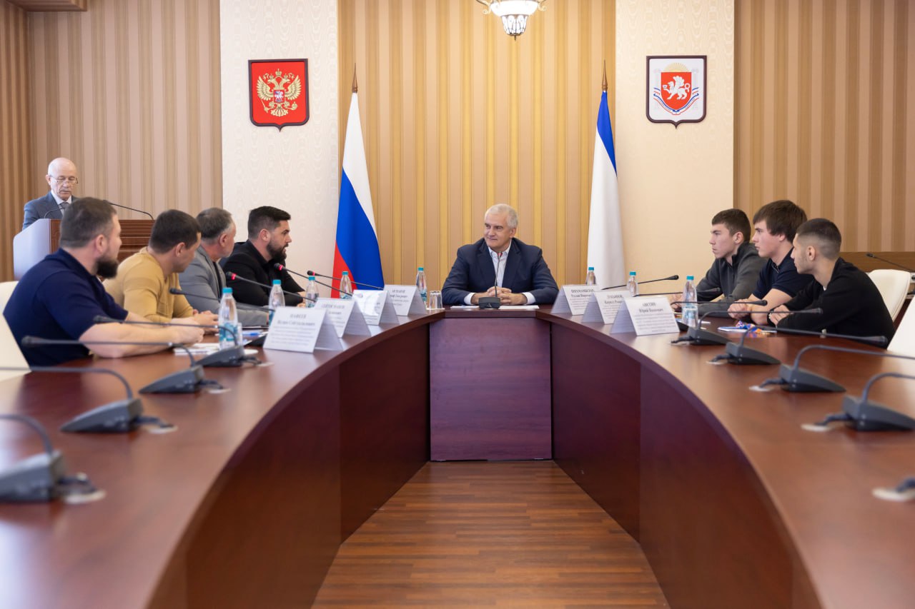 Сергей Аксёнов: Крымчане успешно выступили в составе сборной России на первенстве Европы по боксу среди юниоров, проходившем в Ереване Сергей Аксёнов: Крымчане успешно выступили в составе сборной России на первенстве Европы по боксу среди юниоров, проходившем в Ереване