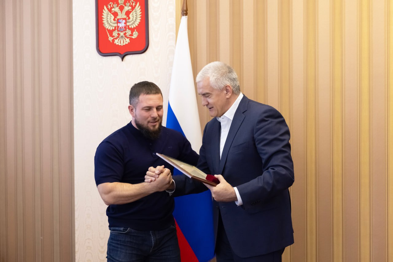 Крымские спортсмены успешно выступили на первенстве Европы по боксу среди юниоров Крымские спортсмены успешно выступили на первенстве Европы по боксу среди юниоров