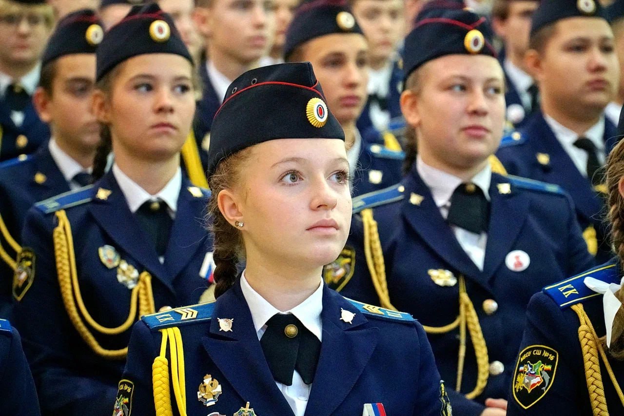 В Евпатории школьники вступили в ряды кадетов В Евпатории школьники вступили в ряды кадетов