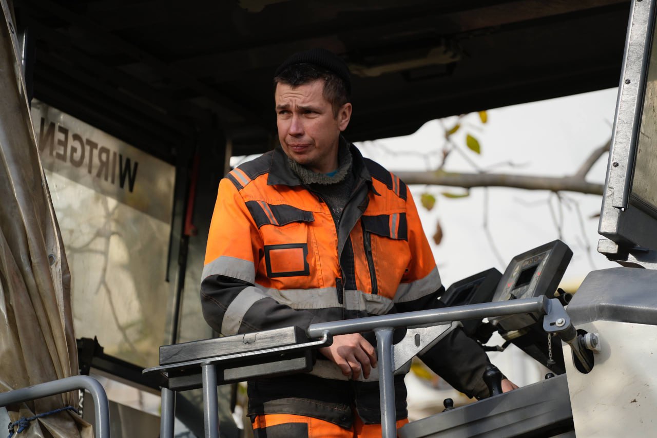 Еще одна придомовая территория получает в эти дни качественное обновление Еще одна придомовая территория получает в эти дни качественное обновление