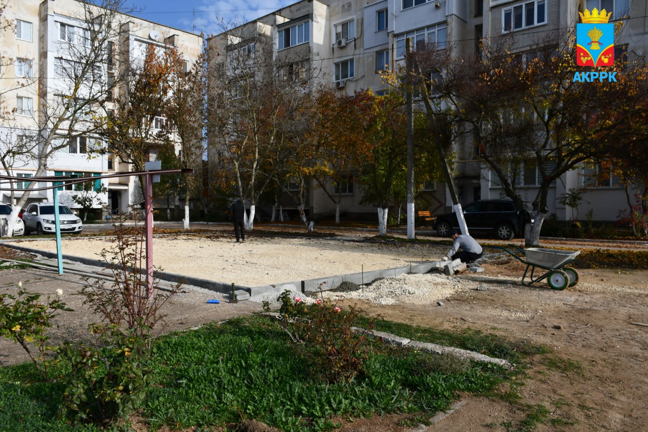 Глава Администрации района лично проверил ход выполнения работ по благоустройству дворовых территорий в пгт Октябрьское, селах Амурское, Петровка и Клепинино Глава Администрации района лично проверил ход выполнения работ по благоустройству дворовых территорий в пгт Октябрьское, селах Амурское, Петровка и Клепинино