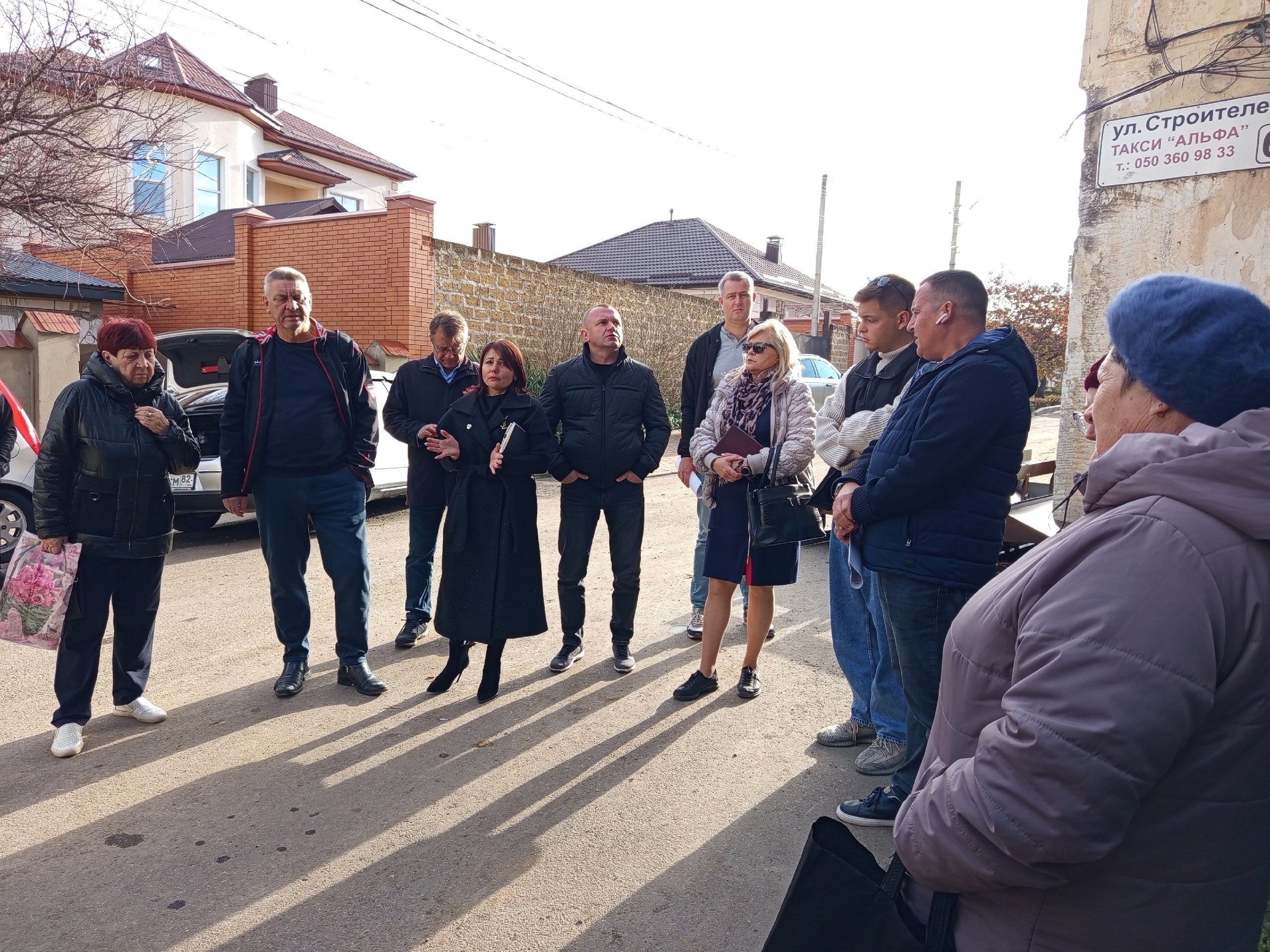 Заместитель министра ЖКХ НинаТалыбина приняла участие в рабочей встрече с жителями пгт Молодёжное по вопросу капитального ремонта кровли МКД Заместитель министра ЖКХ НинаТалыбина приняла участие в рабочей встрече с жителями пгт Молодёжное по вопросу капитального ремонта кровли МКД