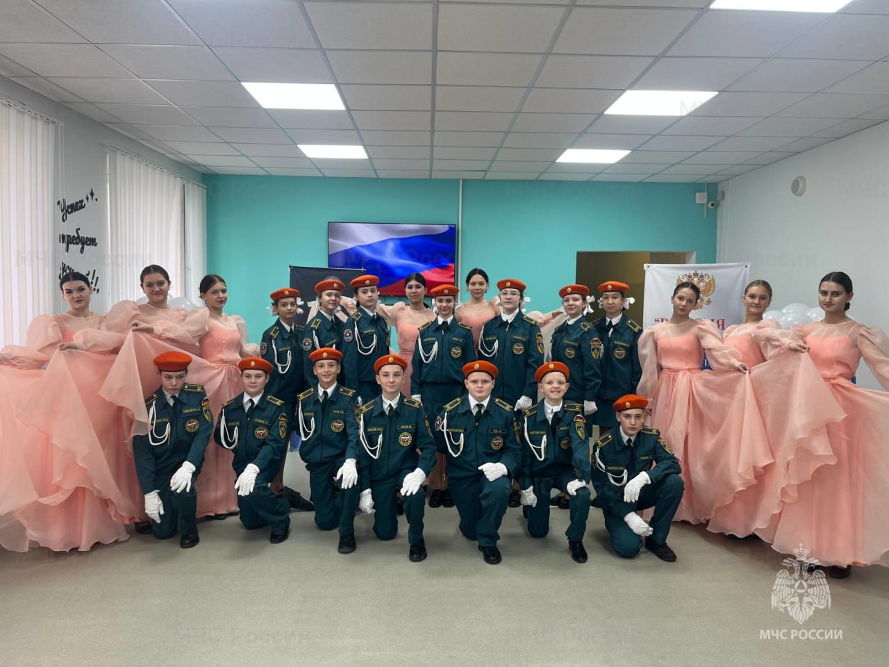 Шестиклассники Крыма стали кадетами пожарно-спасательного профиля Шестиклассники Крыма стали кадетами пожарно-спасательного профиля