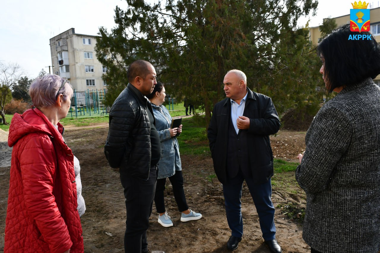 Василий Грабован: Сегодня провел проверку, как идут работы благоустройству дворовых территорий в пгт Октябрьское, селах Амурское, Петровка и Клепинино: работа идет полным ходом! Василий Грабован: Сегодня провел проверку, как идут работы благоустройству дворовых территорий в пгт Октябрьское, селах Амурское, Петровка и Клепинино: работа идет полным ходом!