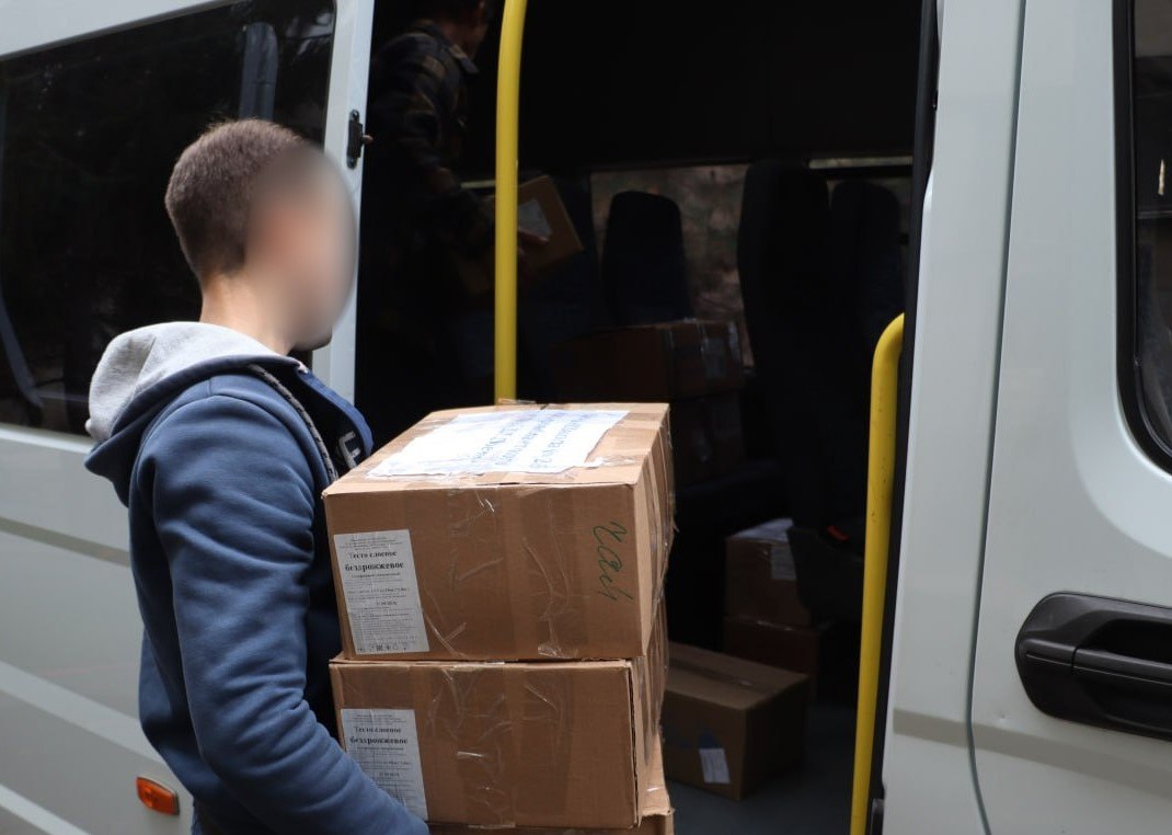 Очередной экипаж с гуманитарным грузом отправили на Запорожское направление Очередной экипаж с гуманитарным грузом отправили на Запорожское направление