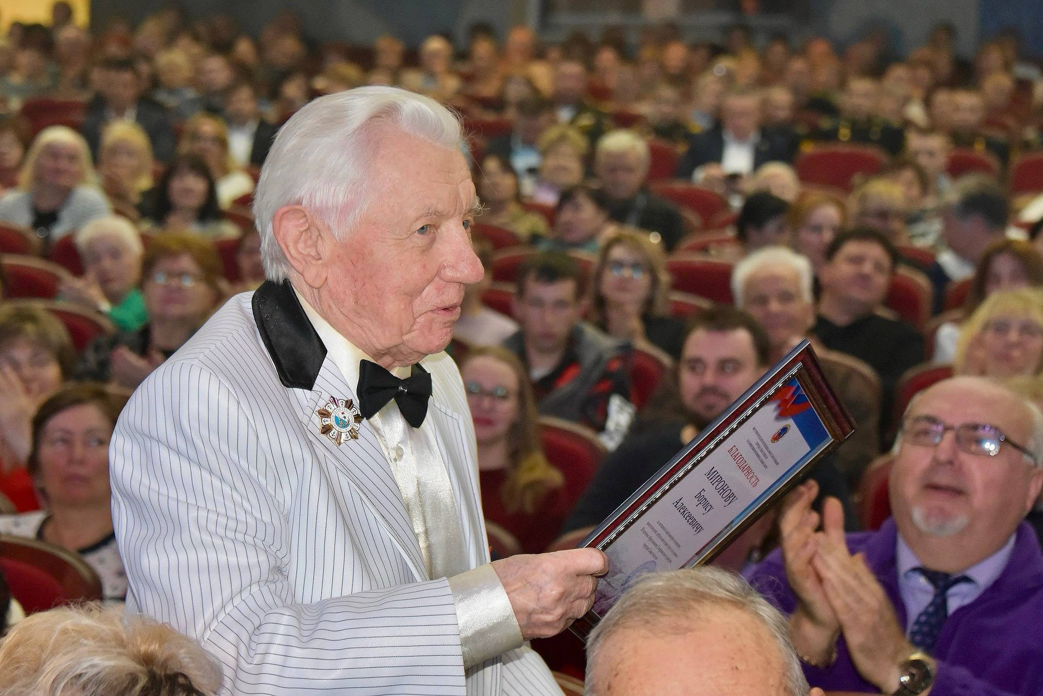 Владимир Немцев: Накануне в Доме культуры рыбаков состоялось торжественное мероприятие в честь 50-летия Гагаринского района Севастополя Владимир Немцев: Накануне в Доме культуры рыбаков состоялось торжественное мероприятие в честь 50-летия Гагаринского района Севастополя