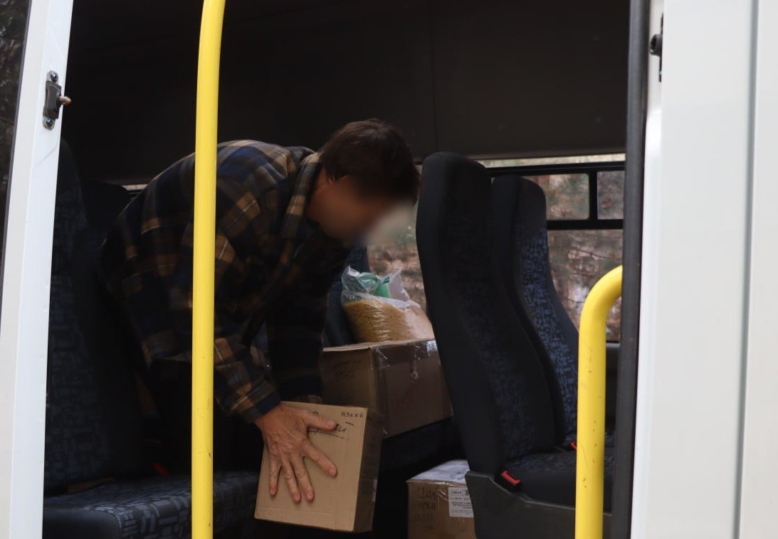 Очередной экипаж с гуманитарным грузом отправили на Запорожское направление Очередной экипаж с гуманитарным грузом отправили на Запорожское направление