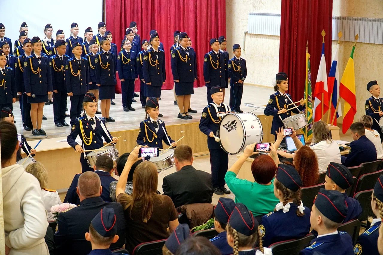 В Евпатории школьники вступили в ряды кадетов В Евпатории школьники вступили в ряды кадетов