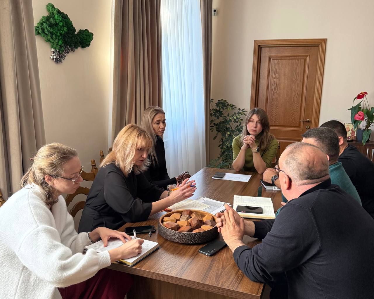 Министр экологии и природных ресурсов Республики Крым Ольга Шевцова провела совещание по вопросу капитального ремонта на территории парков-памятниковсадово-паркового искусства «Массандровский» и «Мисхорский» Министр экологии и природных ресурсов Республики Крым Ольга Шевцова провела совещание по вопросу капитального ремонта на территории парков-памятниковсадово-паркового искусства «Массандровский» и «Мисхорский»