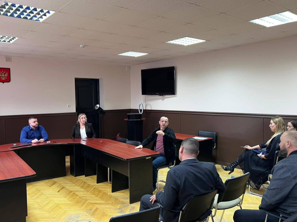 Кирилл Чебышев: В малом зале администрации состоялась рабочая встреча с представителями МБУ «Спортивная школа городского округа Судак» Кирилл Чебышев: В малом зале администрации состоялась рабочая встреча с представителями МБУ «Спортивная школа городского округа Судак»