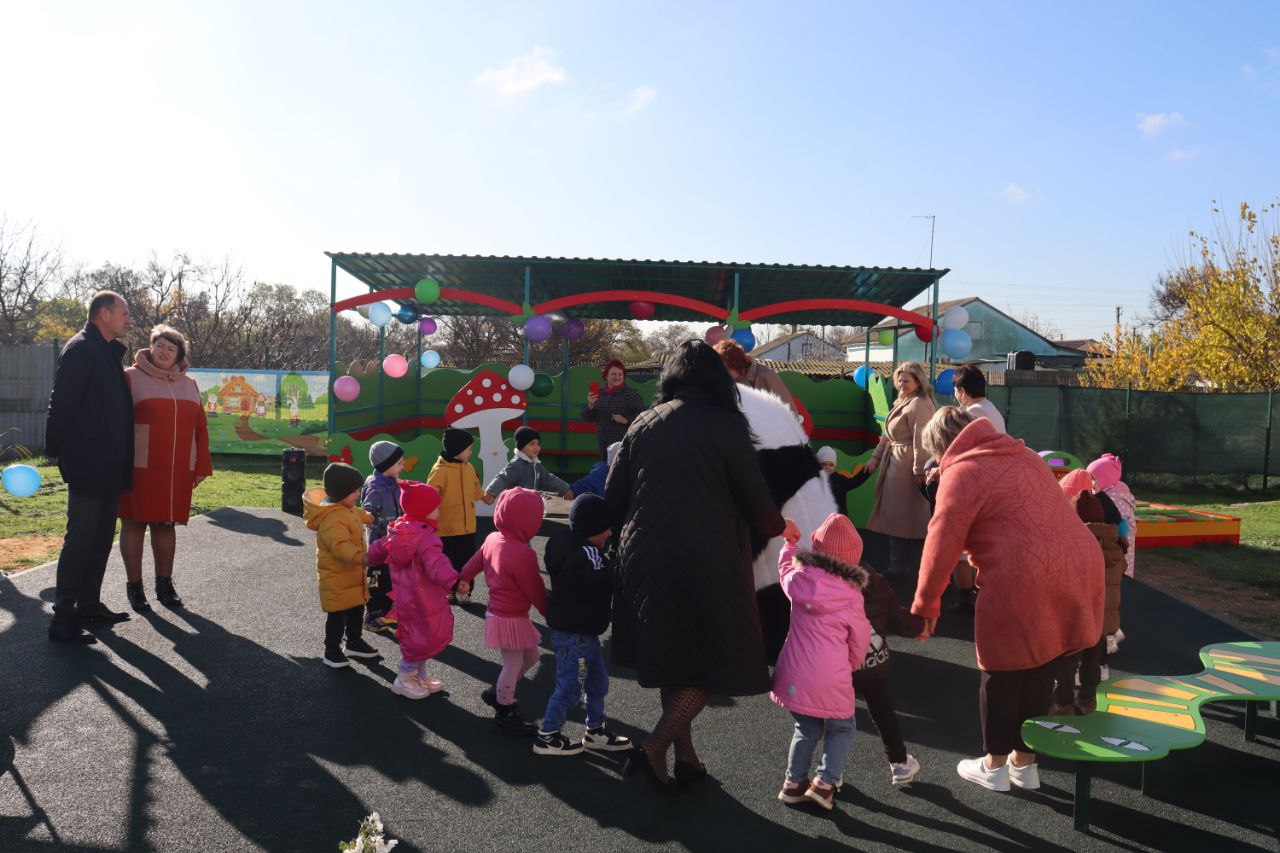 Владислав Хаджиев: Символическое открытие 2- х новых благоустроенных детских площадок в детском саду "Воробушек" с. Воробьево- повод для радости и для детей,и воспитателей, и родителей! Владислав Хаджиев: Символическое открытие 2- х новых благоустроенных детских площадок в детском саду "Воробушек" с. Воробьево- повод для радости и для детей,и воспитателей, и родителей!