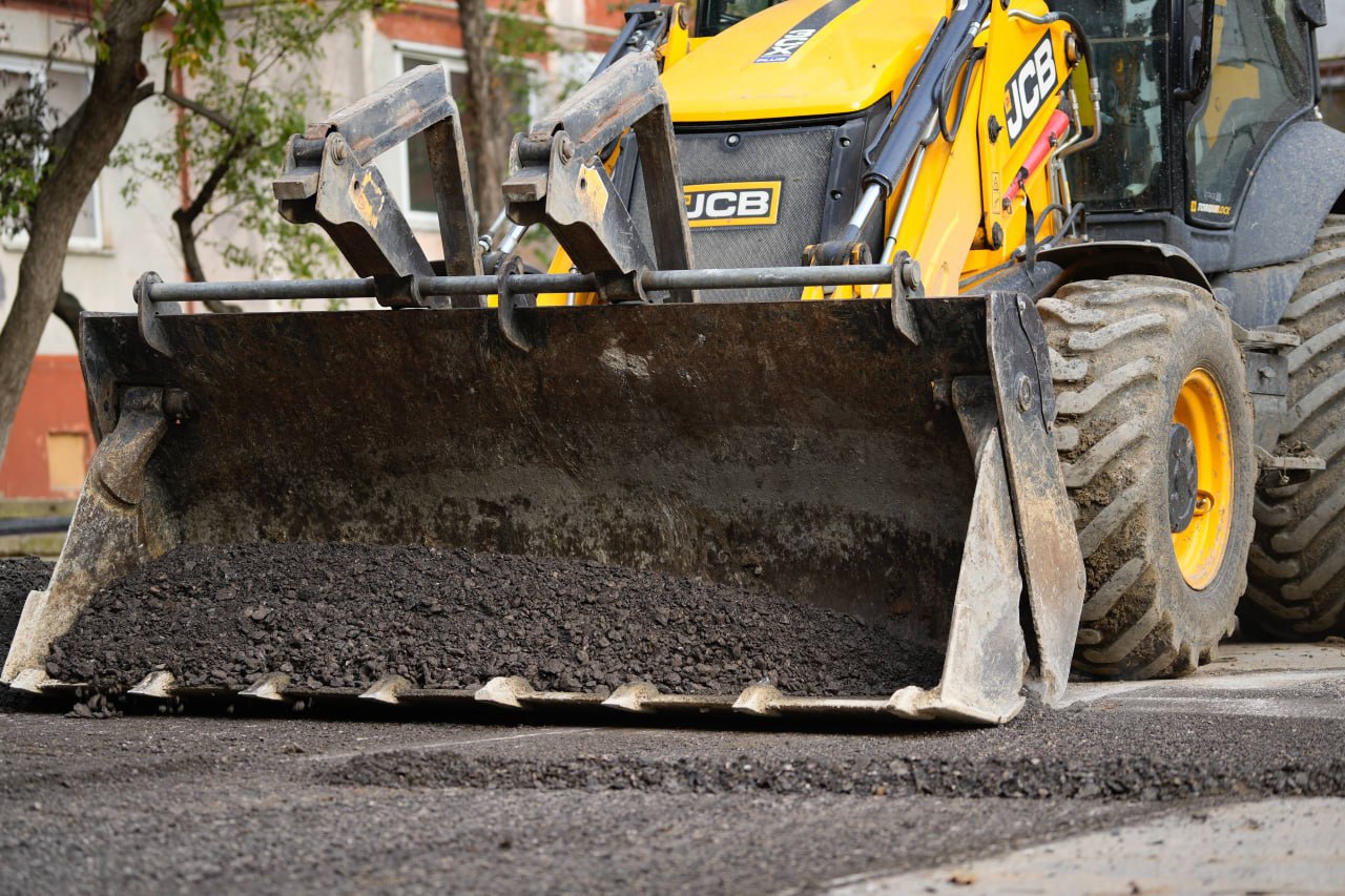 Еще одна придомовая территория получает в эти дни качественное обновление Еще одна придомовая территория получает в эти дни качественное обновление