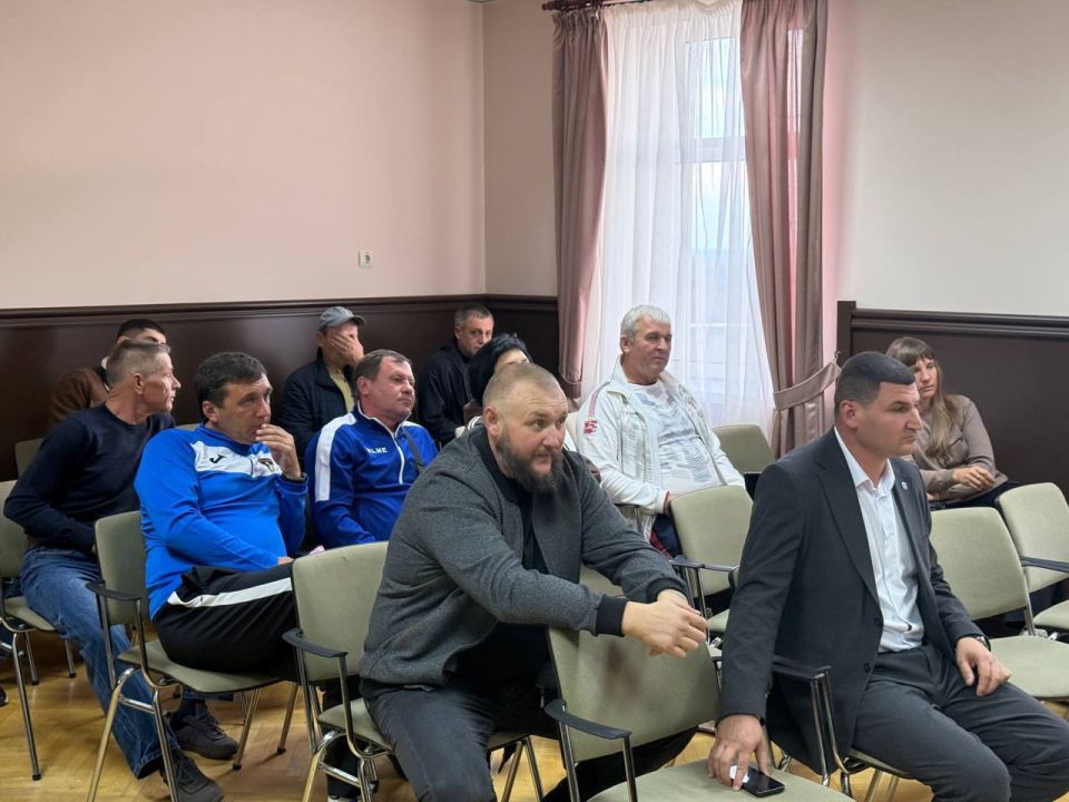 Кирилл Чебышев: В малом зале администрации состоялась рабочая встреча с представителями МБУ «Спортивная школа городского округа Судак» Кирилл Чебышев: В малом зале администрации состоялась рабочая встреча с представителями МБУ «Спортивная школа городского округа Судак»