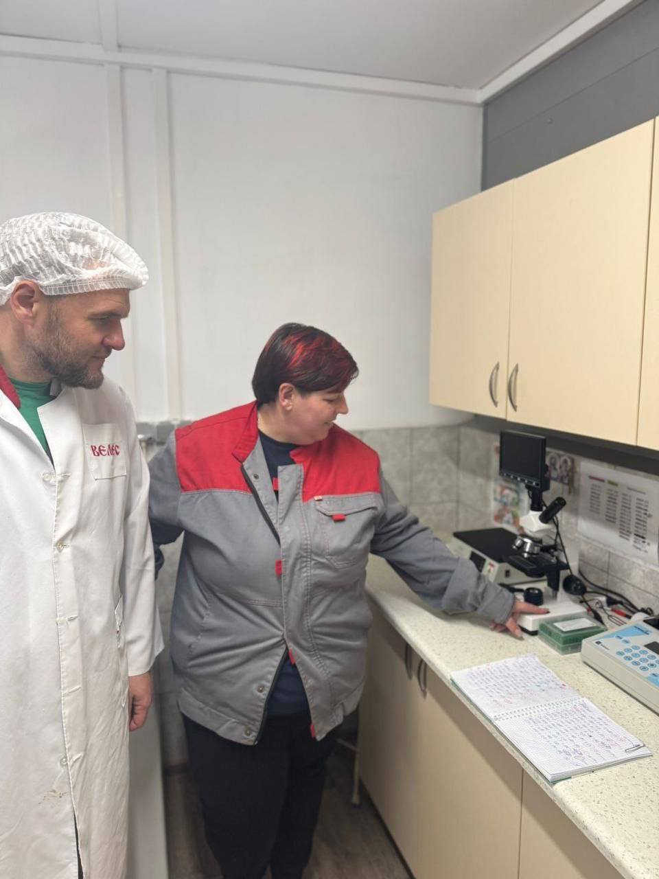 Заместитель министра сельского хозяйства Республики Крым Николай Тютюник с рабочим визитом посетил одно из ведущих предприятий отрасли в Симферопольском районе — племенной завод по разведению свиней крупной белой породы Заместитель министра сельского хозяйства Республики Крым Николай Тютюник с рабочим визитом посетил одно из ведущих предприятий отрасли в Симферопольском районе — племенной завод по разведению свиней крупной белой породы