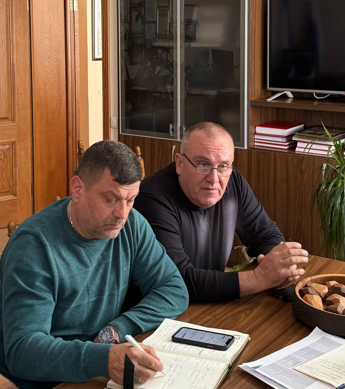 Министр экологии и природных ресурсов Республики Крым Ольга Шевцова провела совещание по вопросу капитального ремонта на территории парков-памятниковсадово-паркового искусства «Массандровский» и «Мисхорский» Министр экологии и природных ресурсов Республики Крым Ольга Шевцова провела совещание по вопросу капитального ремонта на территории парков-памятниковсадово-паркового искусства «Массандровский» и «Мисхорский»